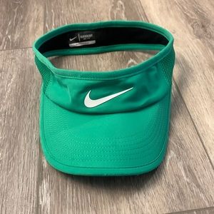 NIKE FEATHERLIGHT DRI-FIT GREEN VISOR